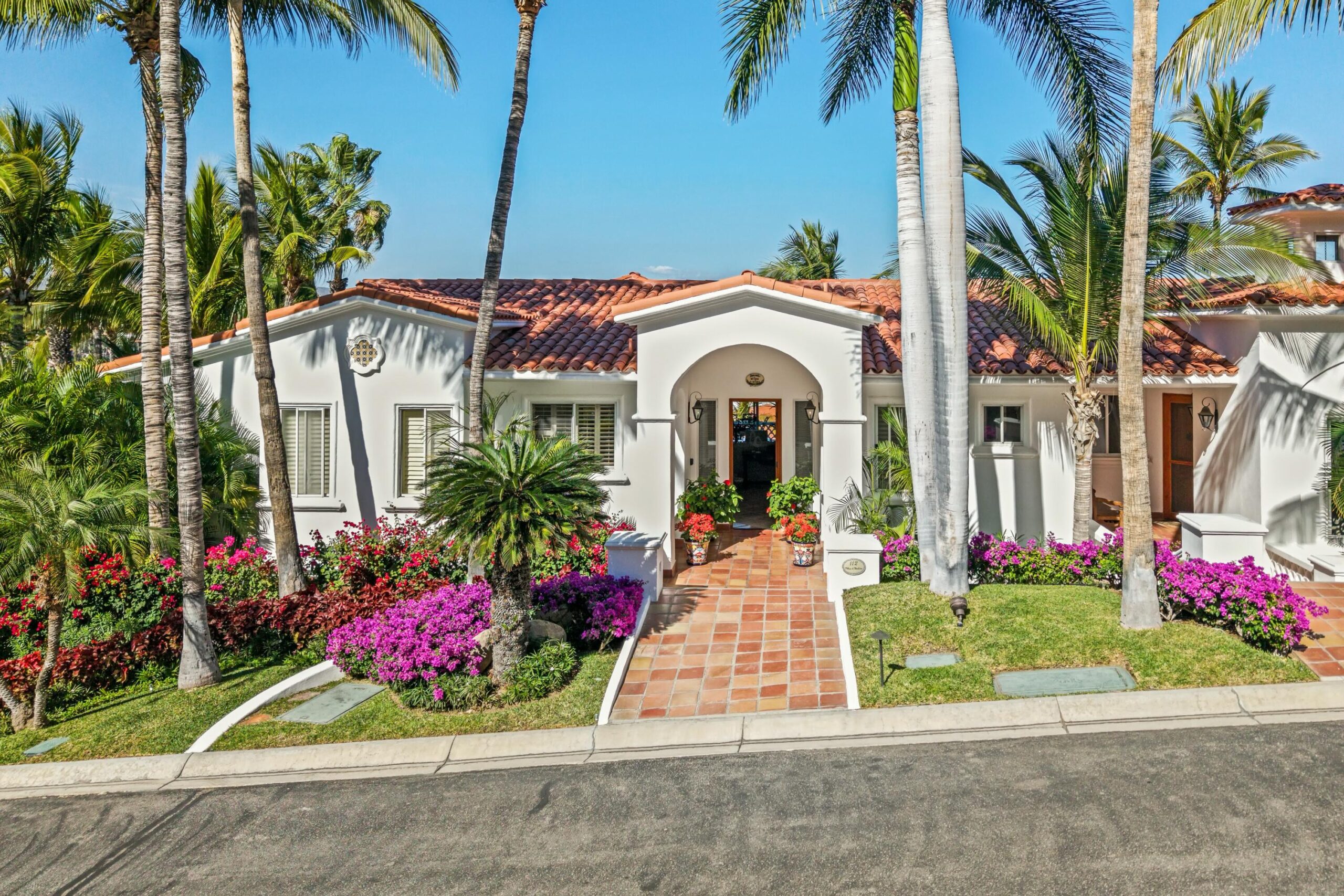 Palmilla Villas De Montana Welcome to luxury coastal living in Palmilla - Villas de Montana. This stunning 2-bedroom, 2.5-bathroom condo offers breathtaking ocean – Villas de Montana, San Jose Corridor, BS