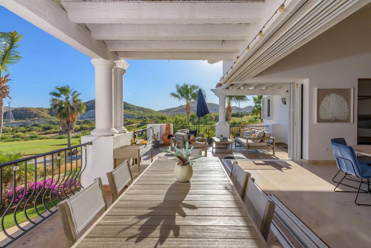 Palmilla Villas De Oro Experience luxury coastal living in this beautiful open-concept top-floor condo offering – Villas de Oro Topacio, San Jose Corridor, San Jose Corridor, BS