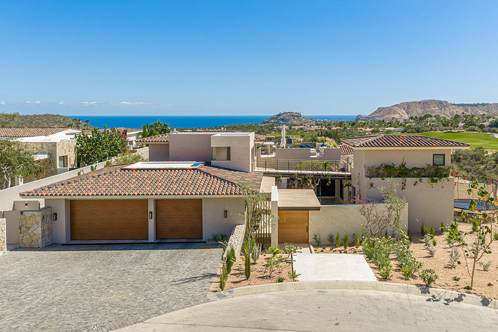 Palmilla Palmilla Estates Recently reimagined with a refined, modern sensibility, this 4-bedroom, 4.5-bath residence plus newly-built guest casita and offers an effortless blend of comfort and design. Framed by sweeping – Palmilla Cove 5, San Jose Corridor, BS