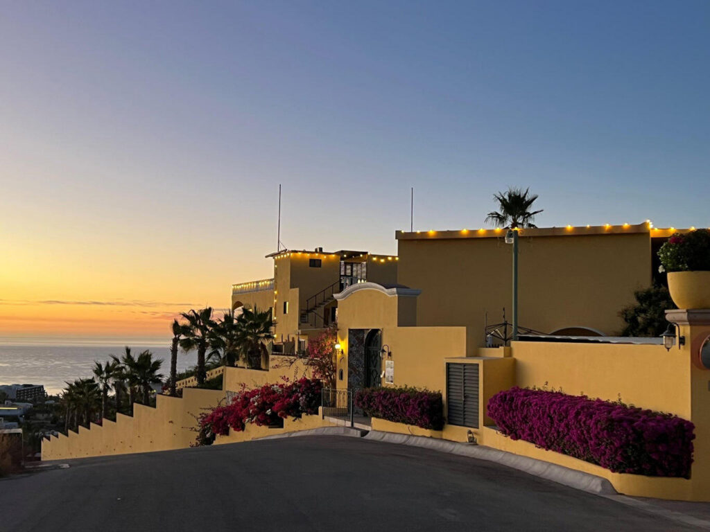 Palmilla Palmilla Estates Recently reimagined with a refined, modern sensibility, this 4-bedroom, 4.5-bath residence plus newly-built guest casita and offers an effortless blend of comfort and design. Framed by sweeping – Palmilla Cove, San Jose Corridor, BS