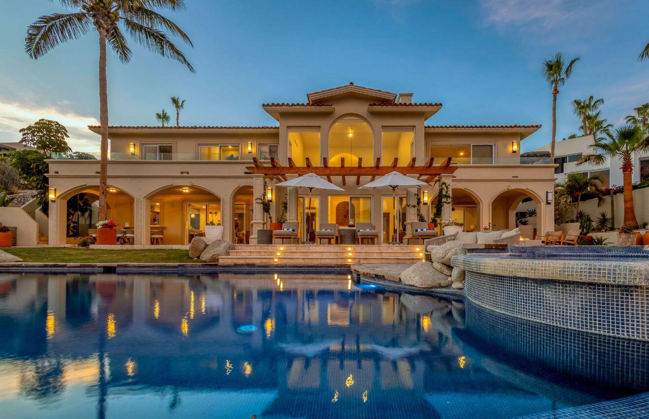 Palmilla Villas Del Mar Located in a prime position with the best – Brand New CUSTOM HOME, San Jose Corridor, BS