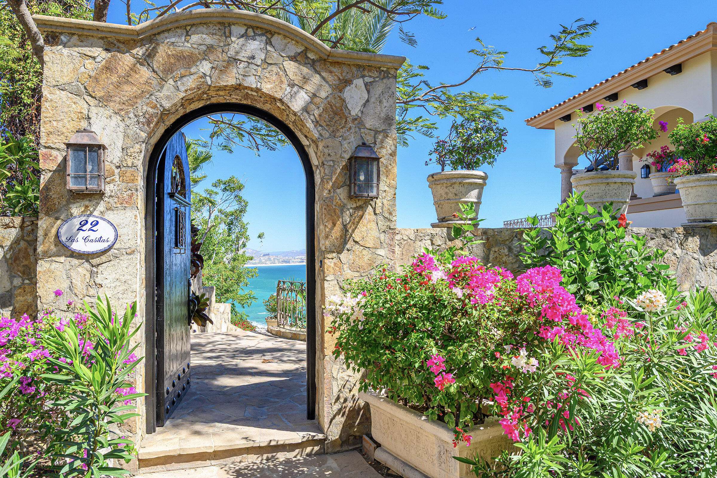 Palmilla Villas Del Mar Casita 22 is a masterpiece of scenic living, offering breathtaking, unobstructed for sale